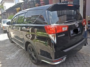 Innova Venturer Rental Mobil Solo Santana - Tampak Belakang