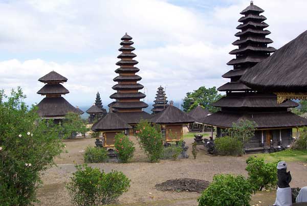Destinasi Wisata Pura Besakih Bali